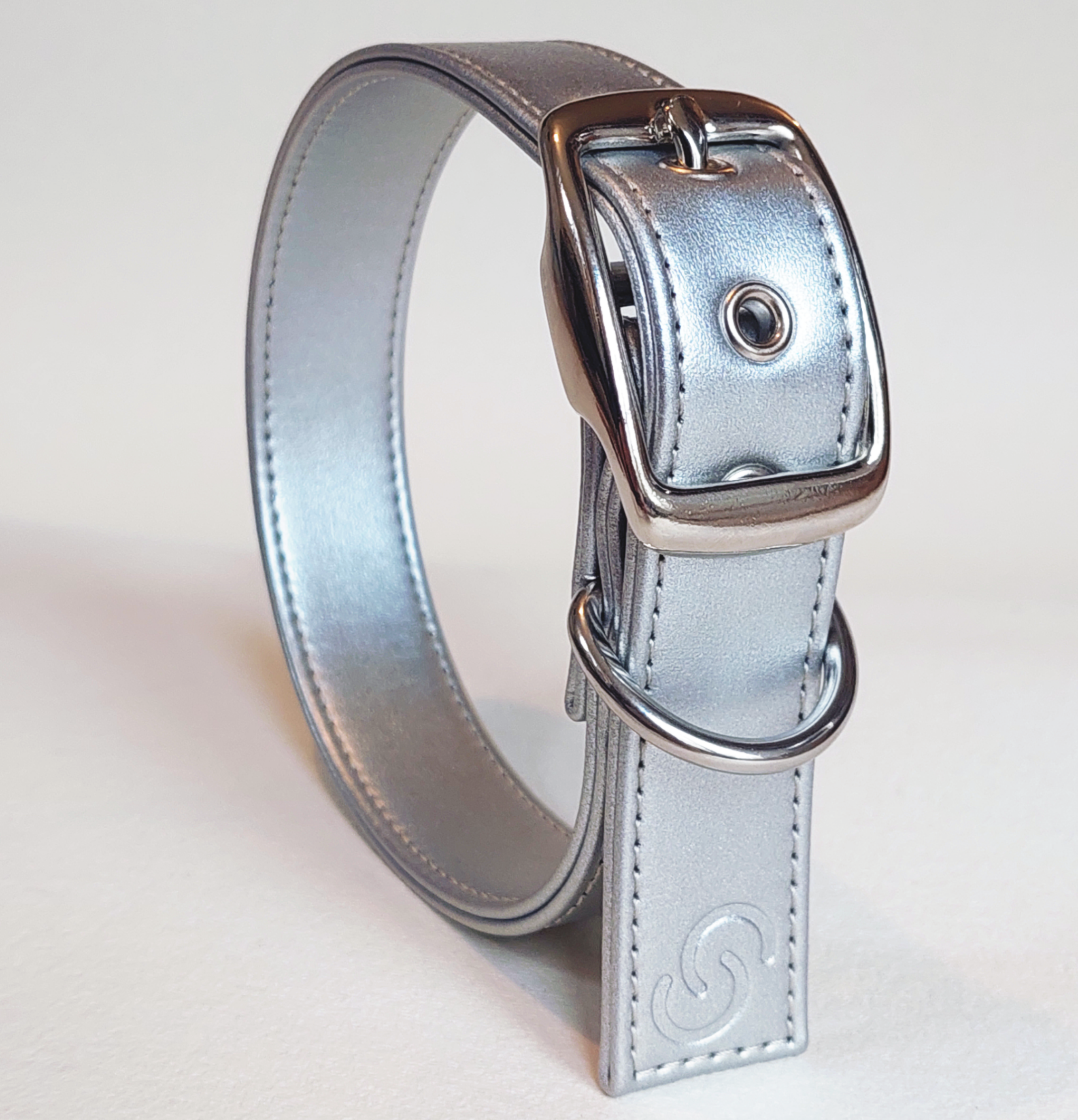 Silver apple leather dog collar